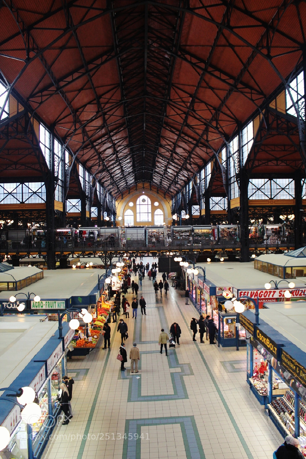 Canon EOS 1300D (EOS Rebel T6 / EOS Kiss X80) sample photo. Central market hall in photography
