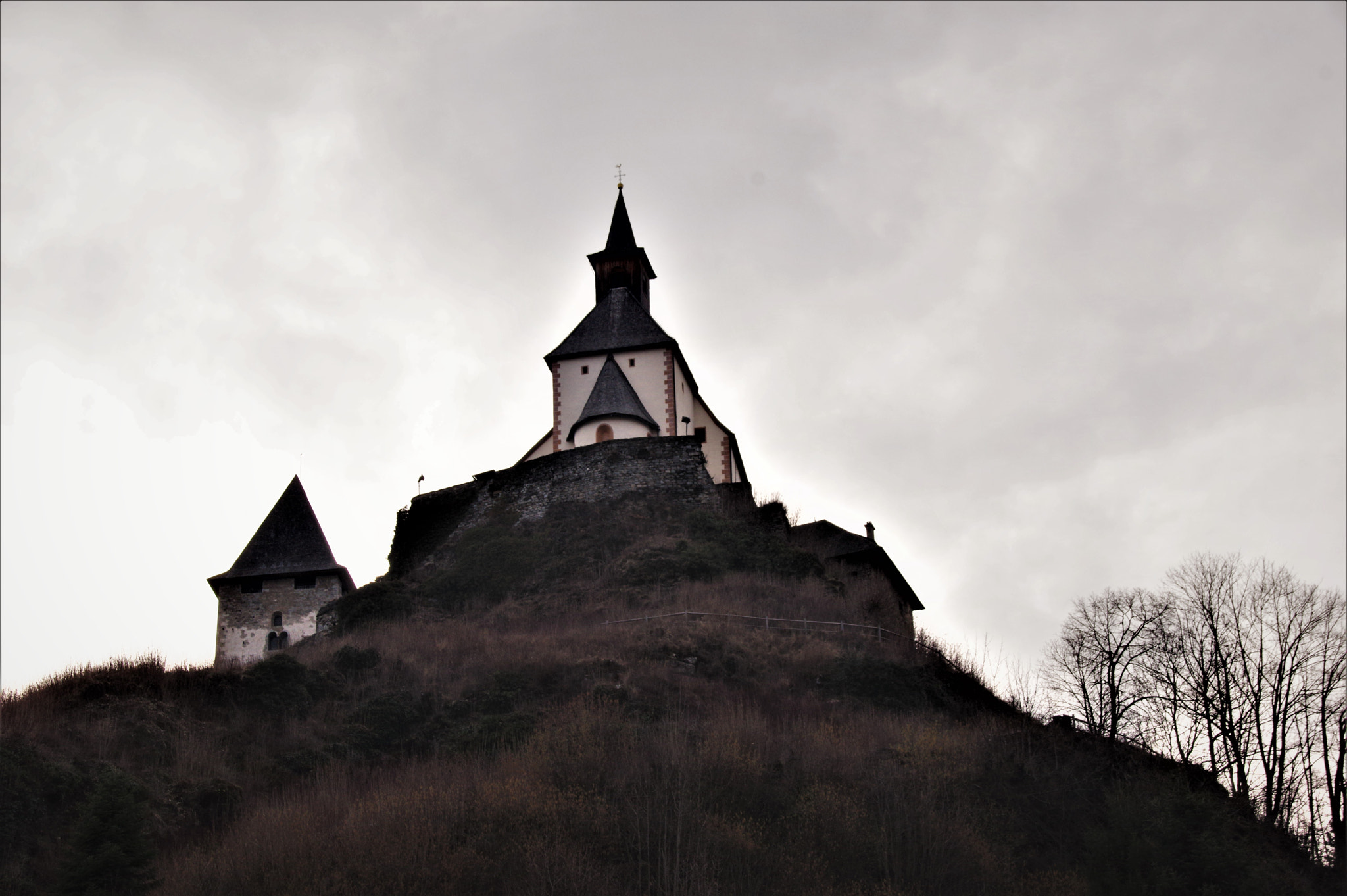 Sigma 18-250mm F3.5-6.3 DC Macro OS HSM sample photo. Clouds above the castle photography