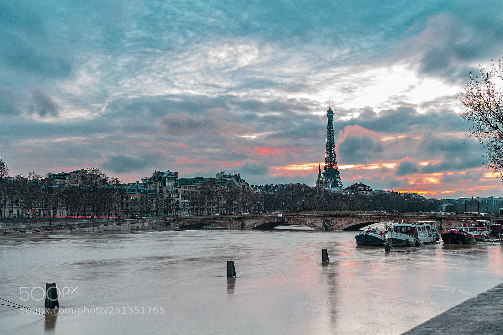 Canon EOS 700D (EOS Rebel T5i / EOS Kiss X7i) sample photo. Clouds on the seine photography