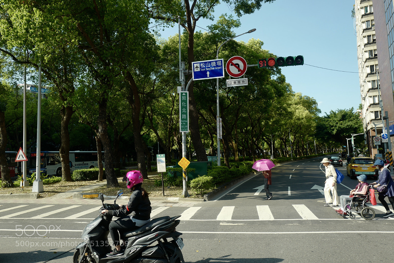 Leica Q (Typ 116) sample photo. 嘿，松山機場 photography