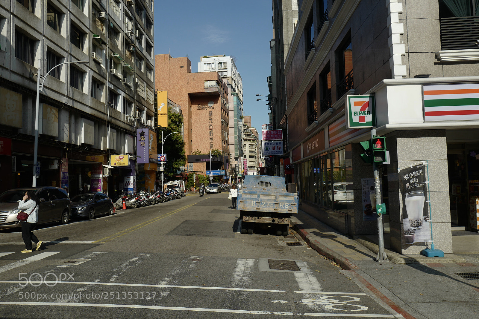 Leica Q (Typ 116) sample photo. 轉紅色的倒影是亮點 photography