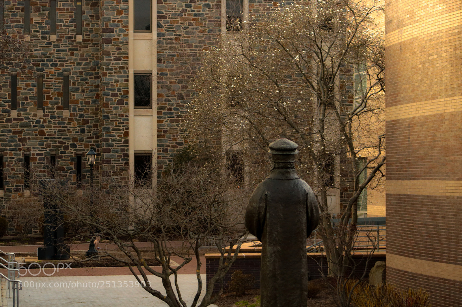 Canon EOS 750D (EOS Rebel T6i / EOS Kiss X8i) sample photo. Statue photography