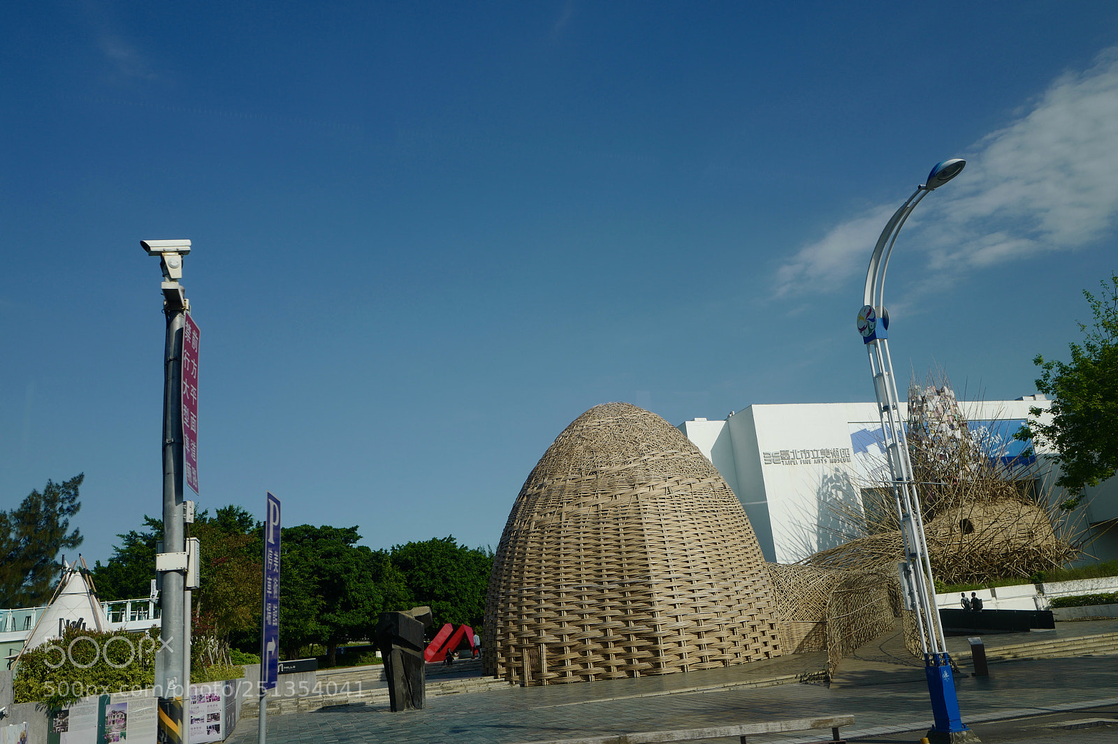 Leica Q (Typ 116) sample photo. 兩坨什麼東西？ photography