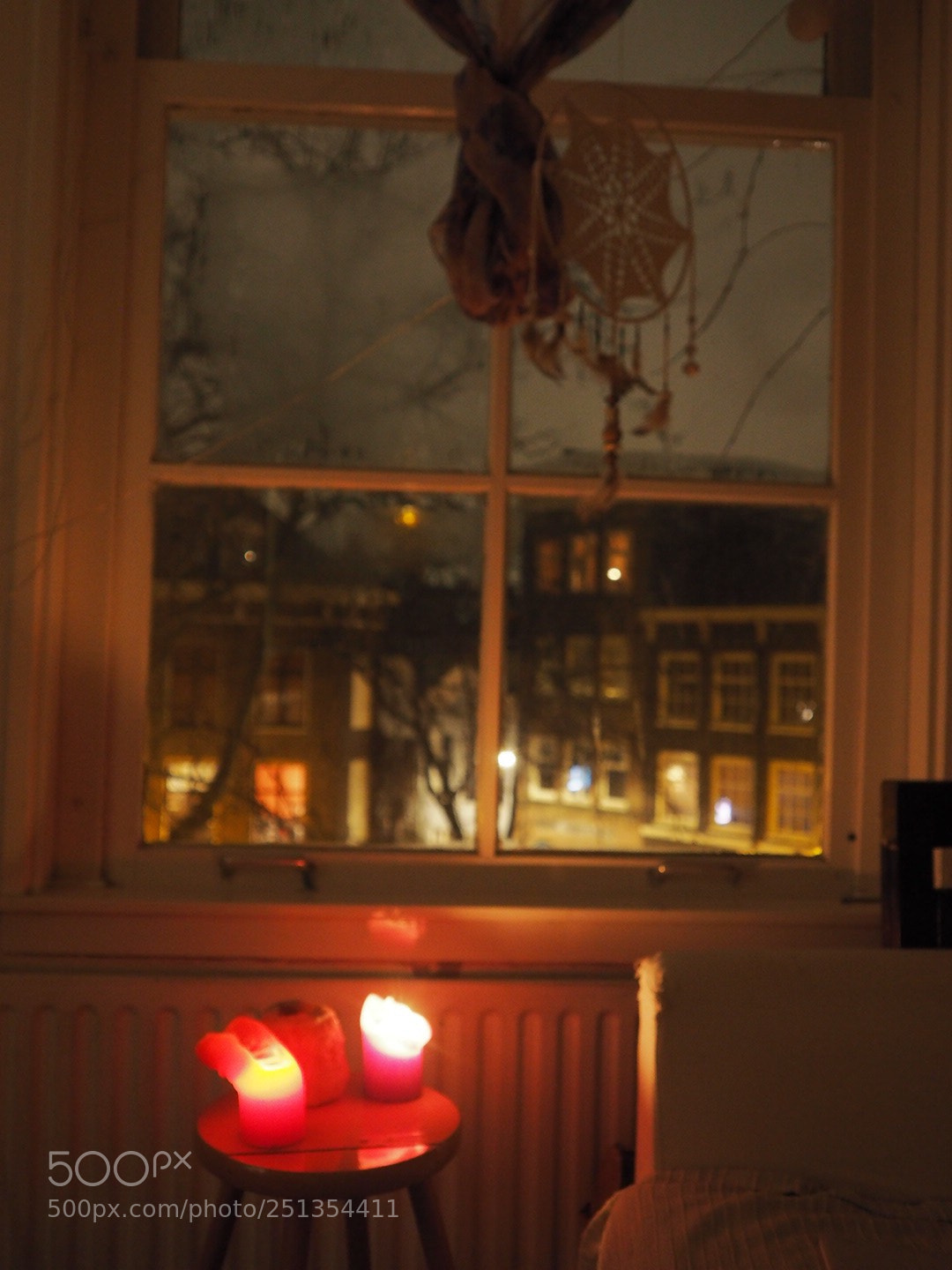 Olympus OM-D E-M10 sample photo. Red light distinct  photography
