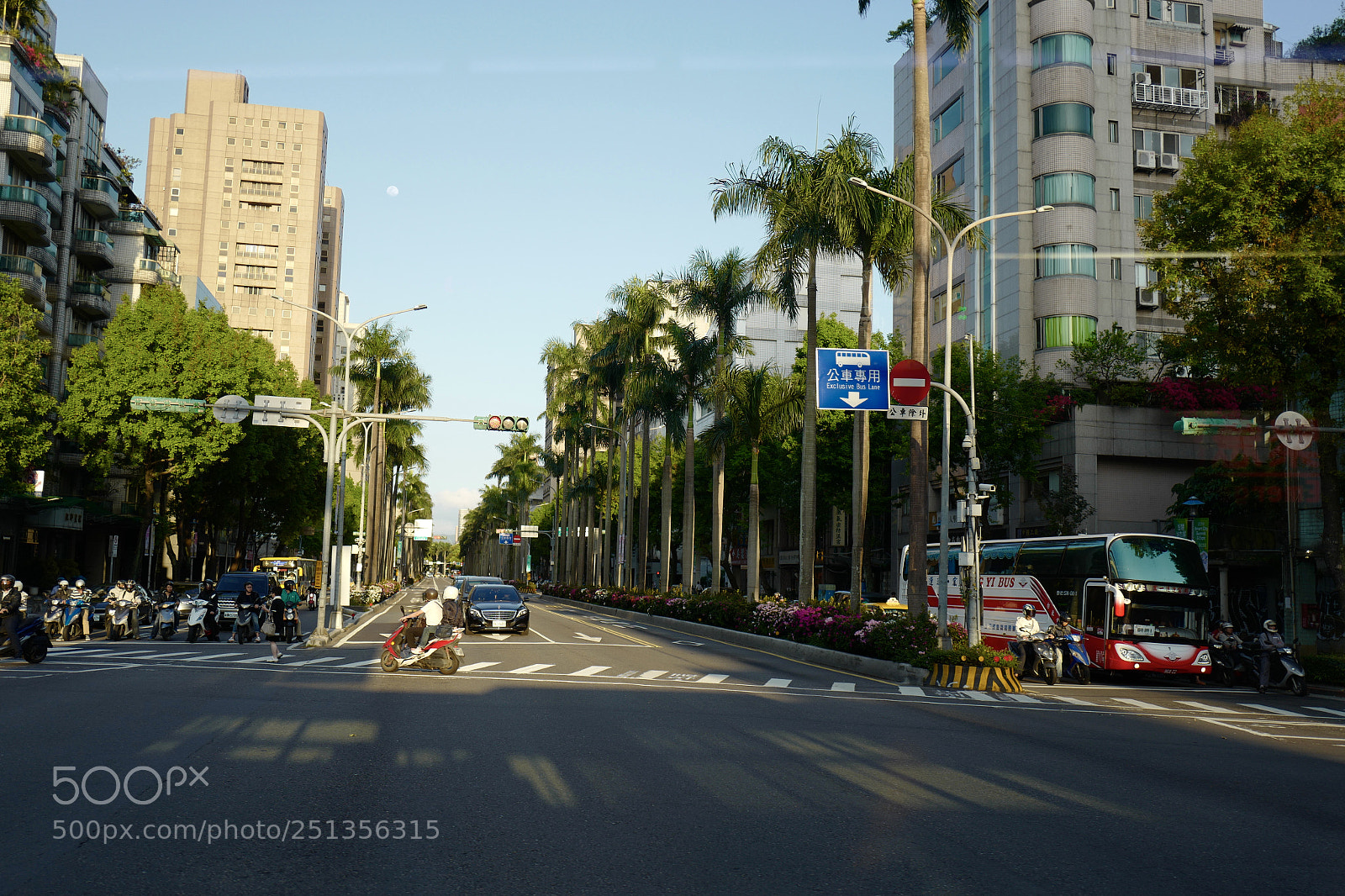 Leica Q (Typ 116) sample photo. 這種道路通暢的感覺真的是爽 photography