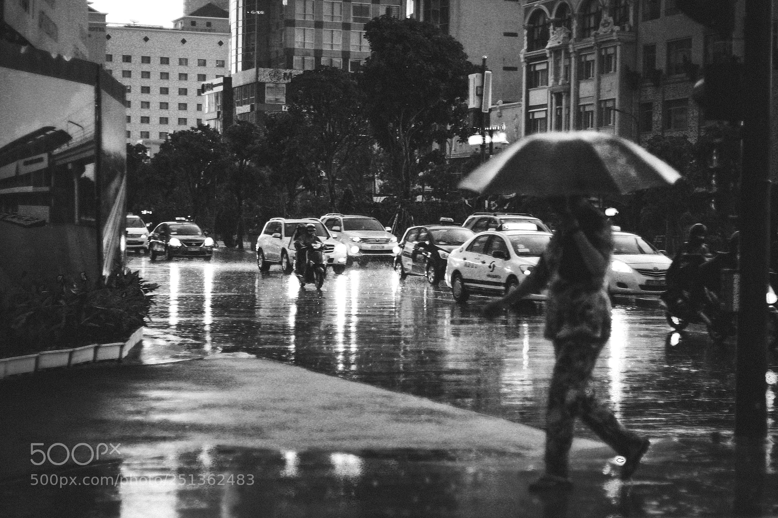 Canon EOS 40D sample photo. Walking in the rain photography