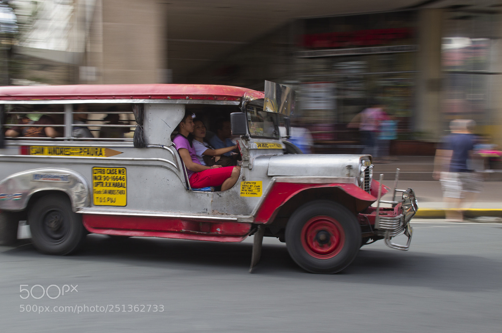 Canon EOS 600D (Rebel EOS T3i / EOS Kiss X5) sample photo. The jeepney photography