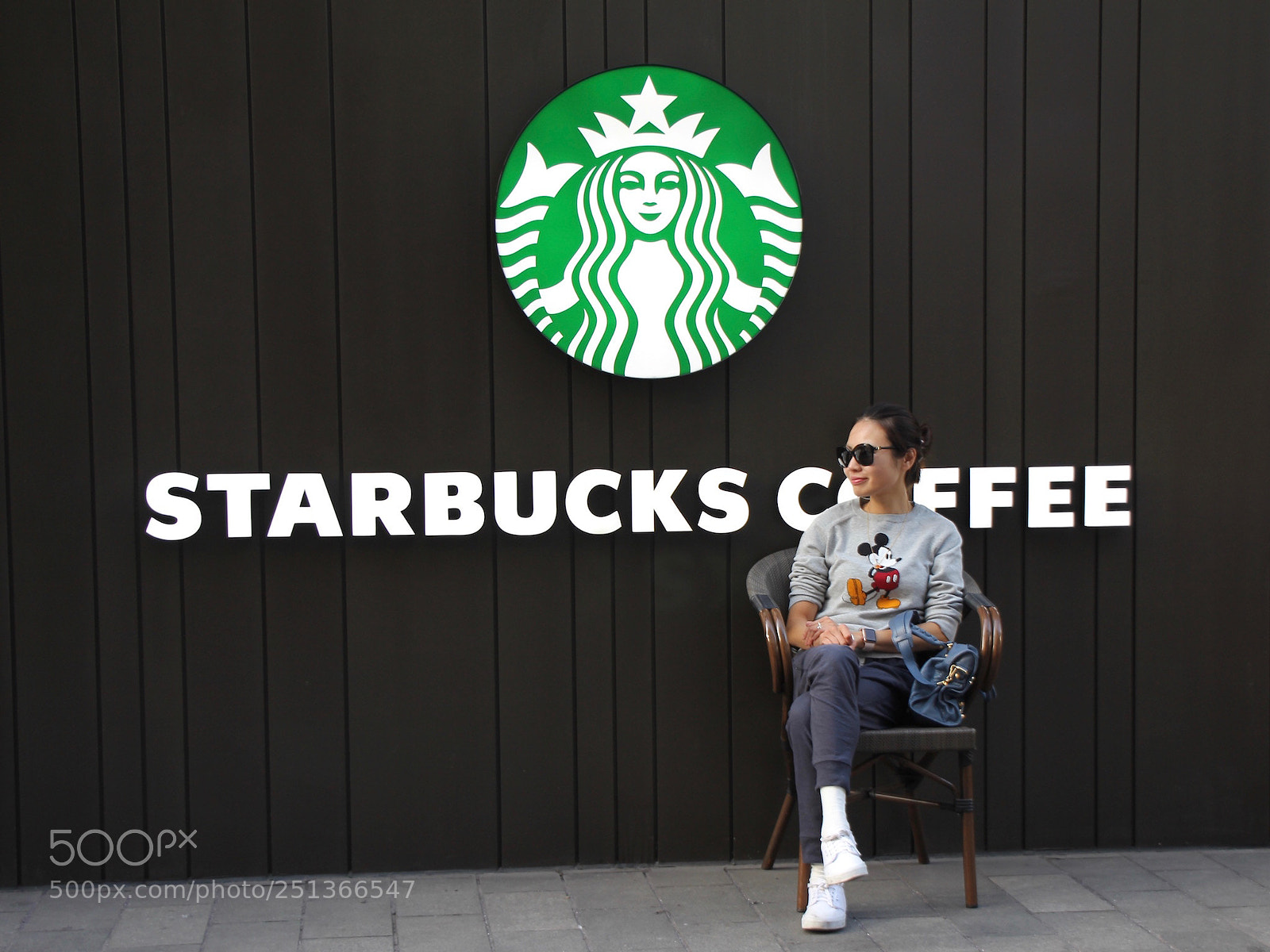Canon EOS 60D sample photo. Starbucks shanghai photography