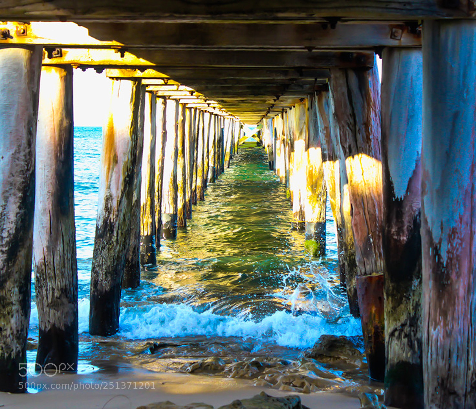 Canon EOS 600D (Rebel EOS T3i / EOS Kiss X5) sample photo. Waves crashing underneath a photography