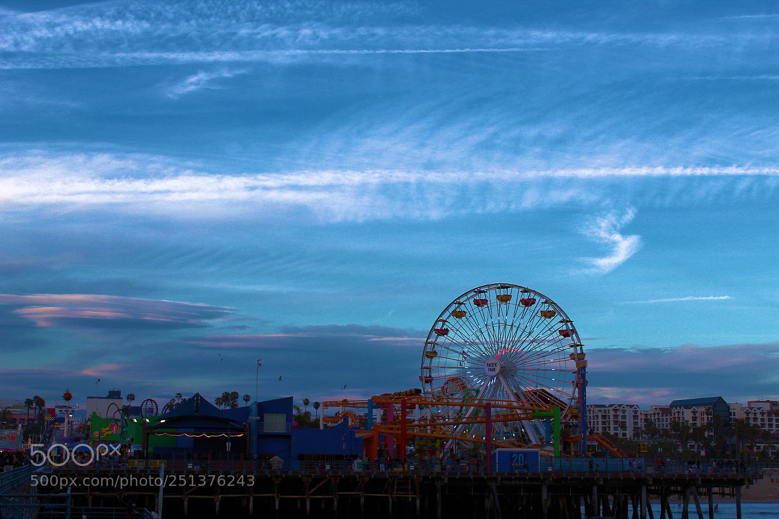 Canon EOS 1300D (EOS Rebel T6 / EOS Kiss X80) sample photo. Sunset at the pier photography