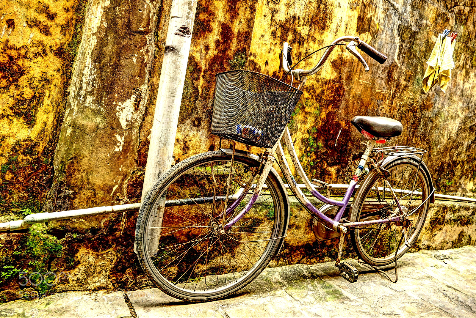 Panasonic Lumix DMC-FZ1000 sample photo. Old bike photography