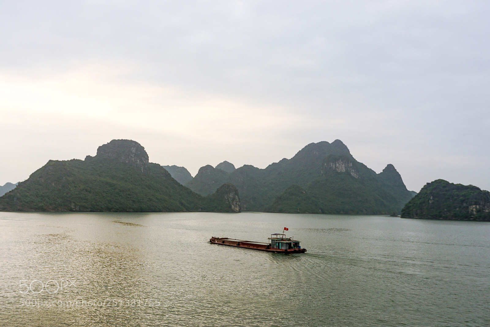Sony a6000 sample photo. Halong bay barge photography