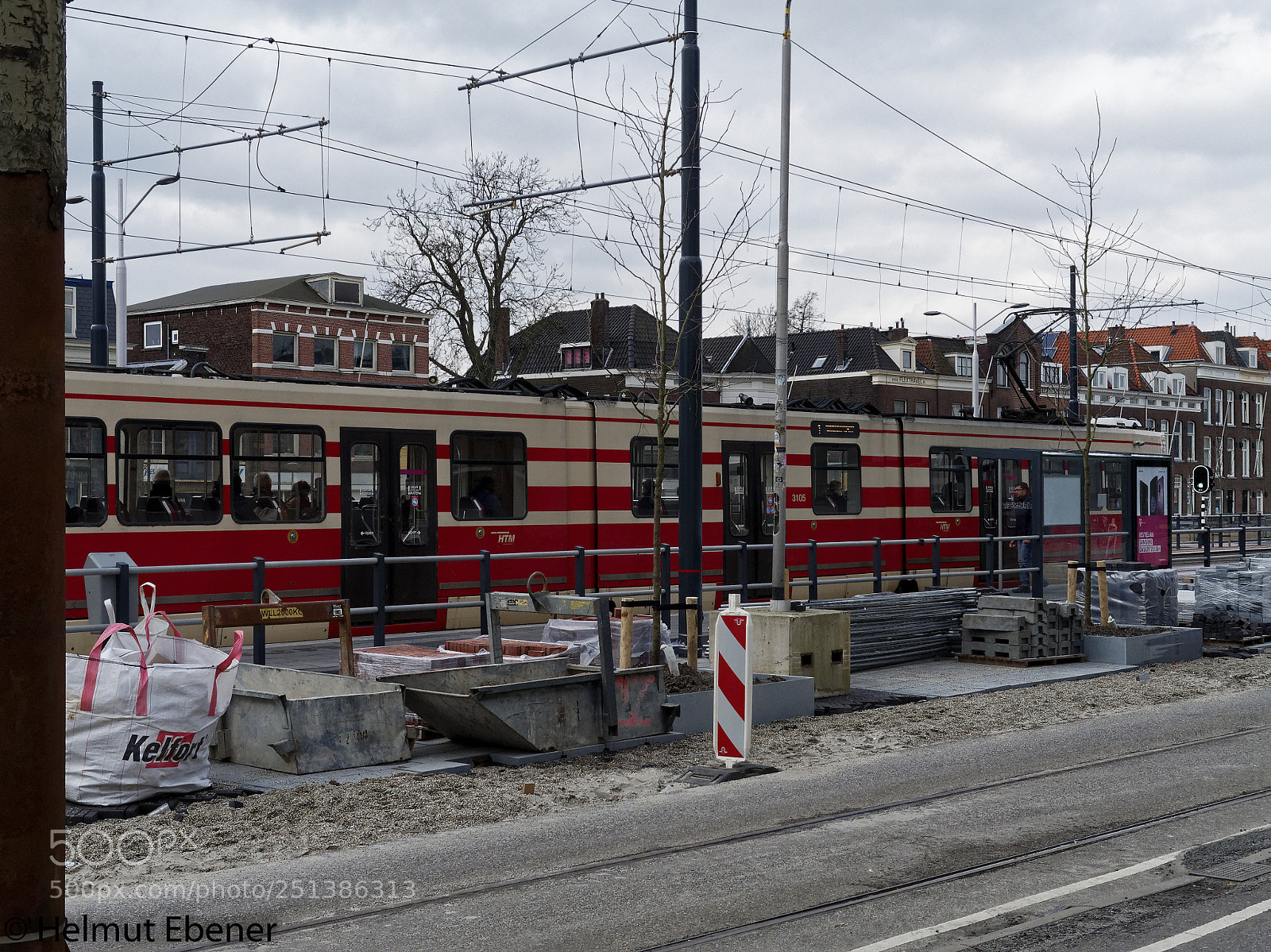 Olympus OM-D E-M5 sample photo. Delft nl, die tram photography