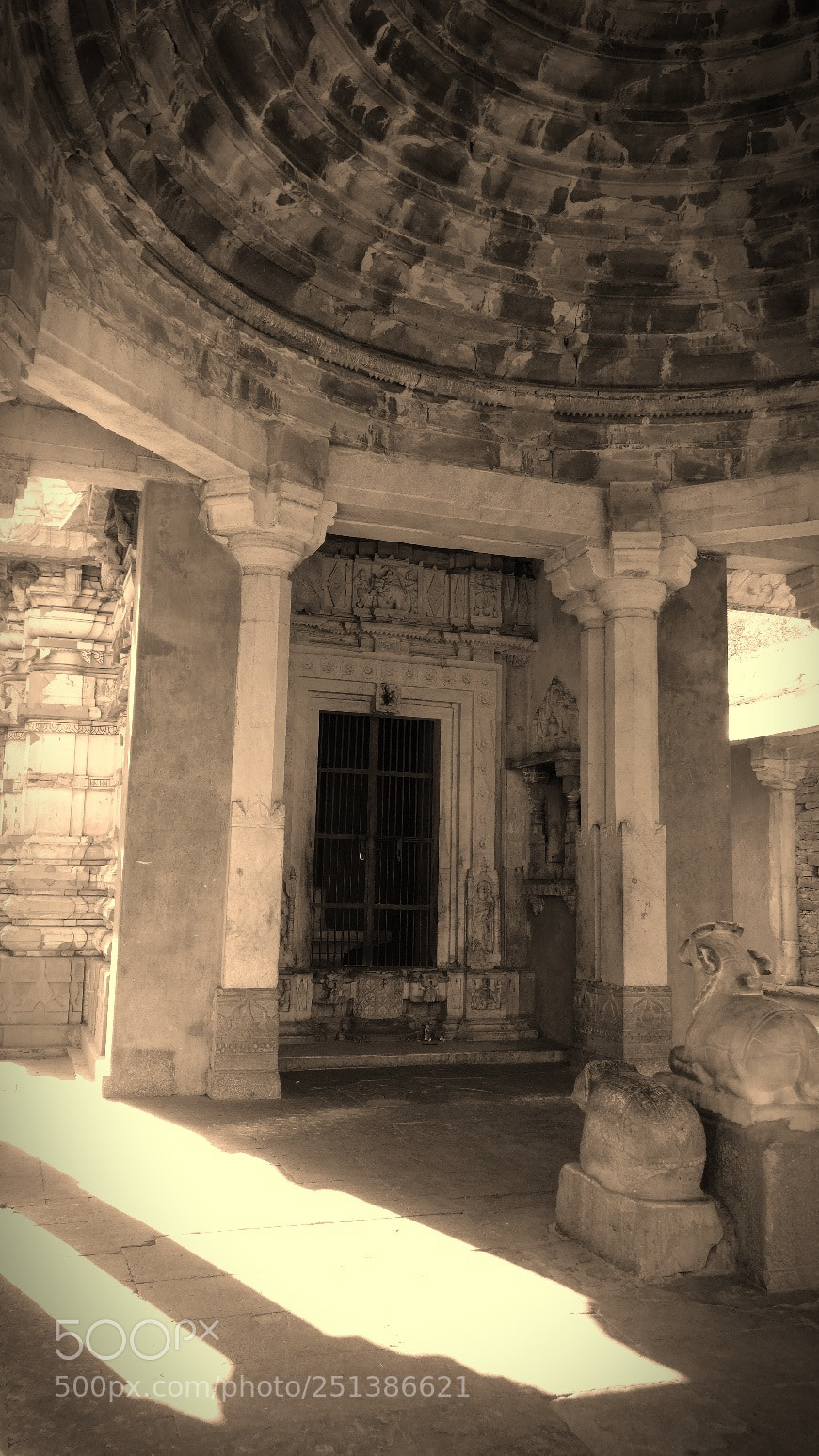 OnePlus A3003 sample photo. Inside temple photography