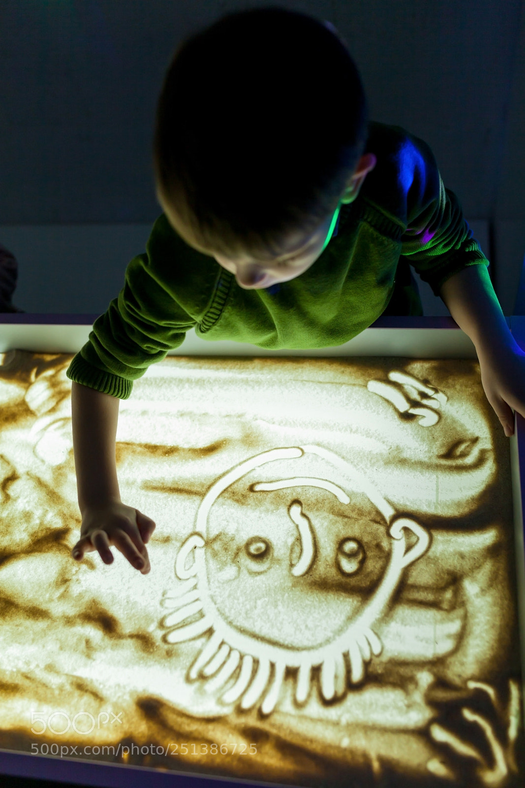 Canon EOS 5D Mark II sample photo. The boy draws sand photography