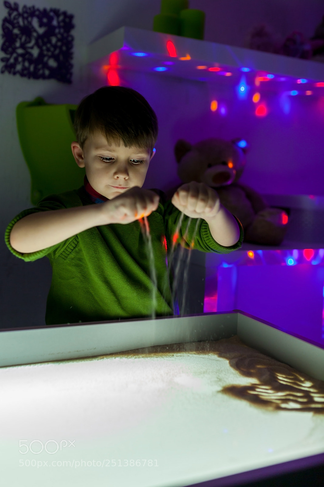 Canon EOS 5D Mark II sample photo. The boy draws sand photography
