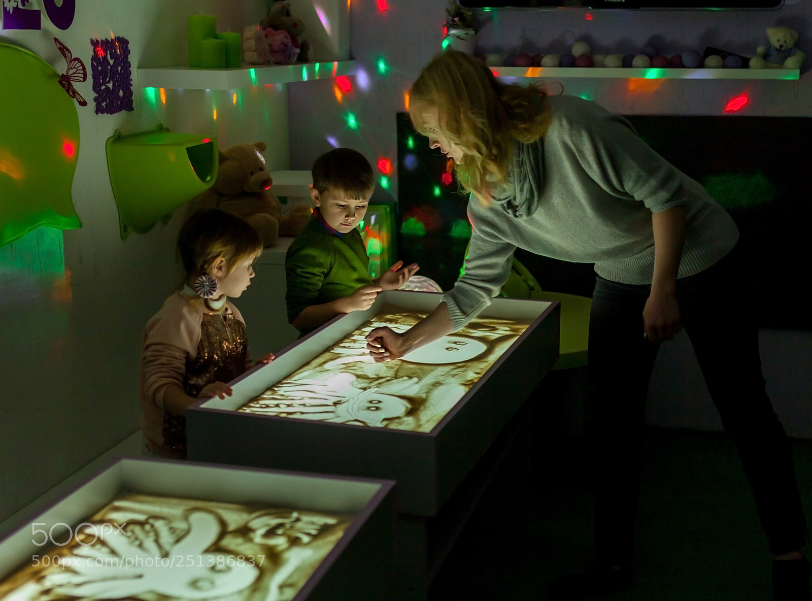 Canon EOS 5D Mark II sample photo. The teacher teaches a photography