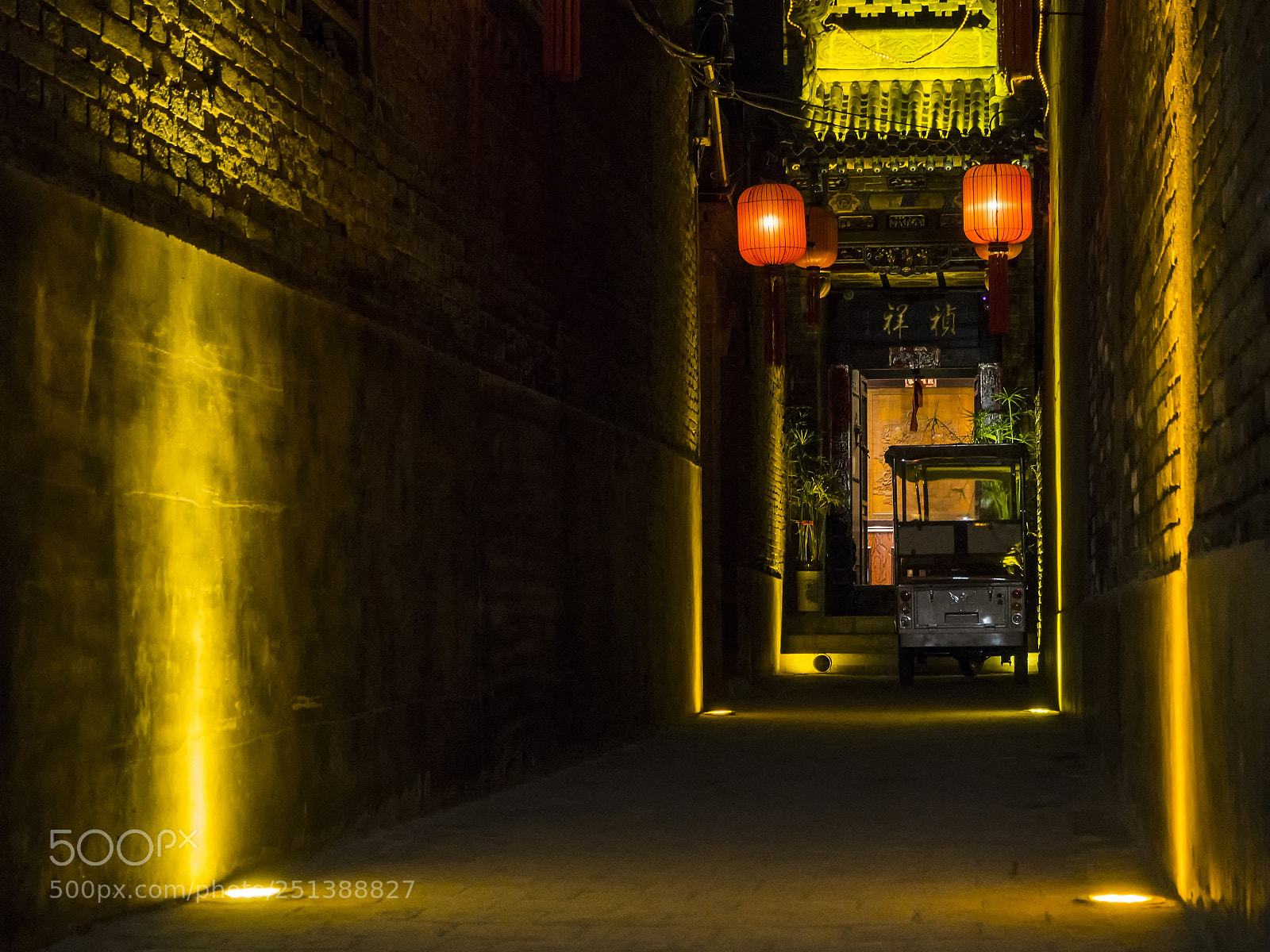 Olympus OM-D E-M10 II sample photo. Street in pingyao photography
