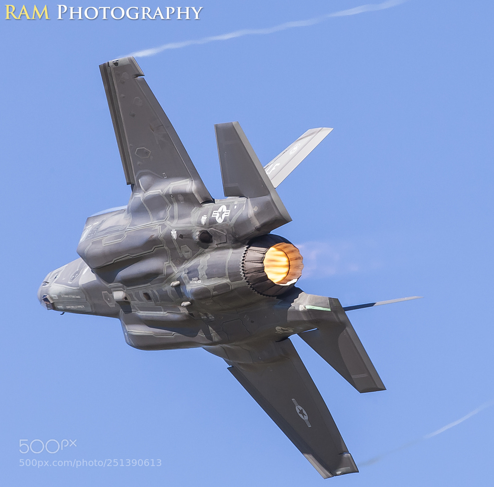 Canon EOS 5D Mark II sample photo. F-35 has some curves photography
