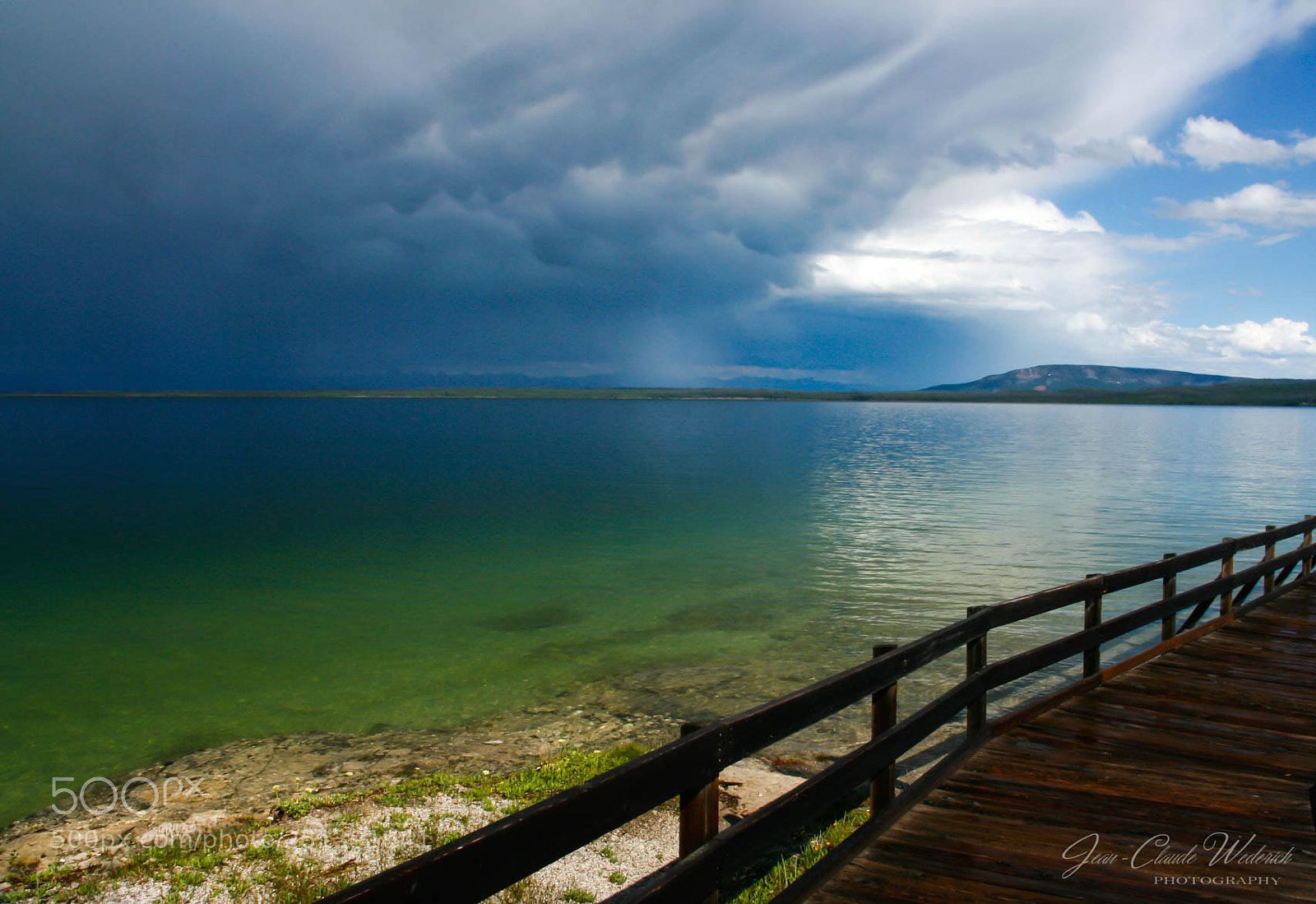 Canon EOS 400D (EOS Digital Rebel XTi / EOS Kiss Digital X) sample photo. Colors of yellowstone lake photography