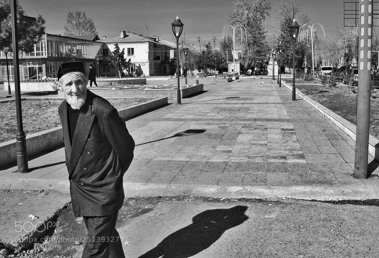 Sony Alpha DSLR-A200 sample photo. Street life in central photography