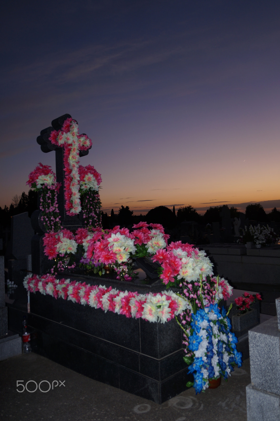 Sony DT 18-250mm F3.5-6.3 sample photo. Tumba gitana cementerio de la almudena photography