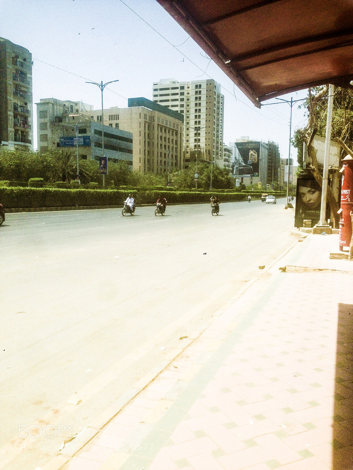 Apple iPhone 5 sample photo. Road life karachi photography