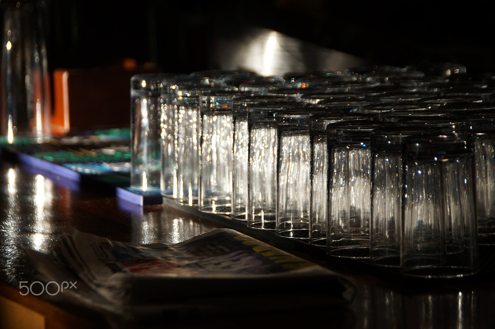 Sony DT 18-250mm F3.5-6.3 sample photo. Vasos esperando,... photography