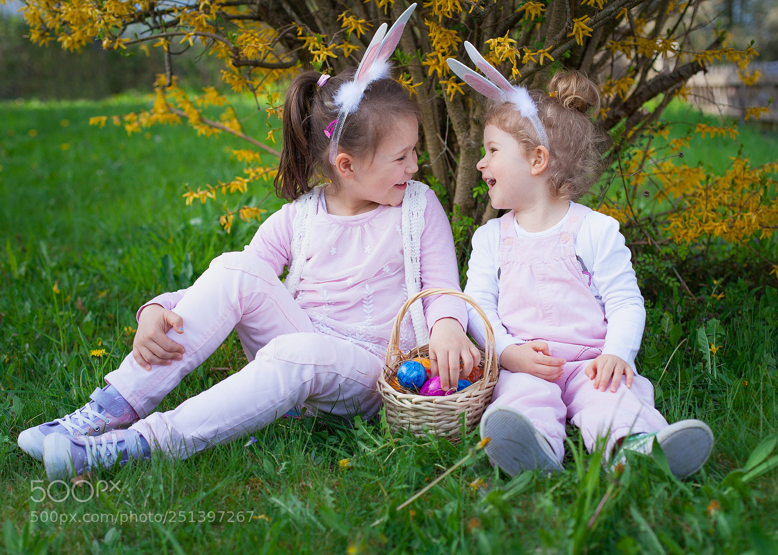 Canon EOS 5D Mark II sample photo. Two easter bunnies photography