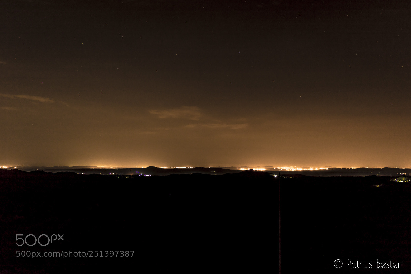 Canon EOS 750D (EOS Rebel T6i / EOS Kiss X8i) sample photo. Lights in the distance photography