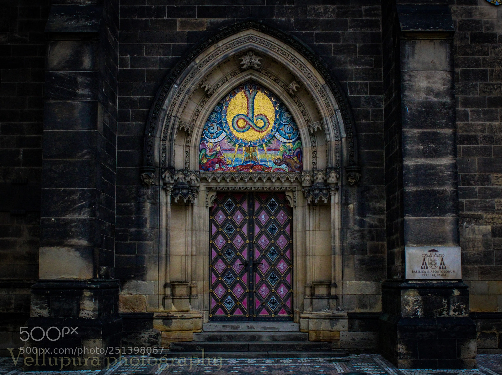 Canon EOS 1300D (EOS Rebel T6 / EOS Kiss X80) sample photo. Gothic cathedral gate photography
