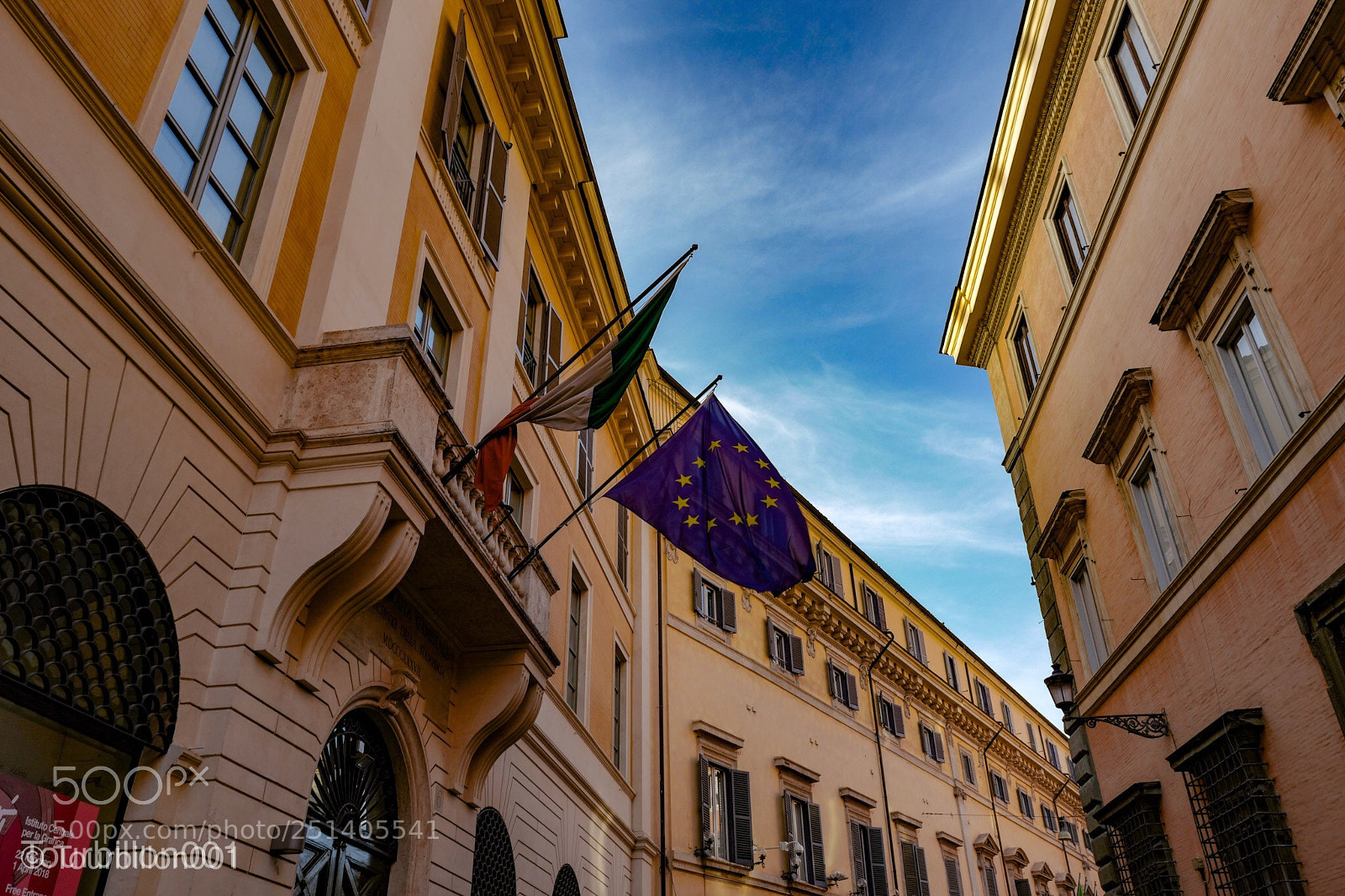 Leica Q (Typ 116) sample photo. Italian street in rome photography