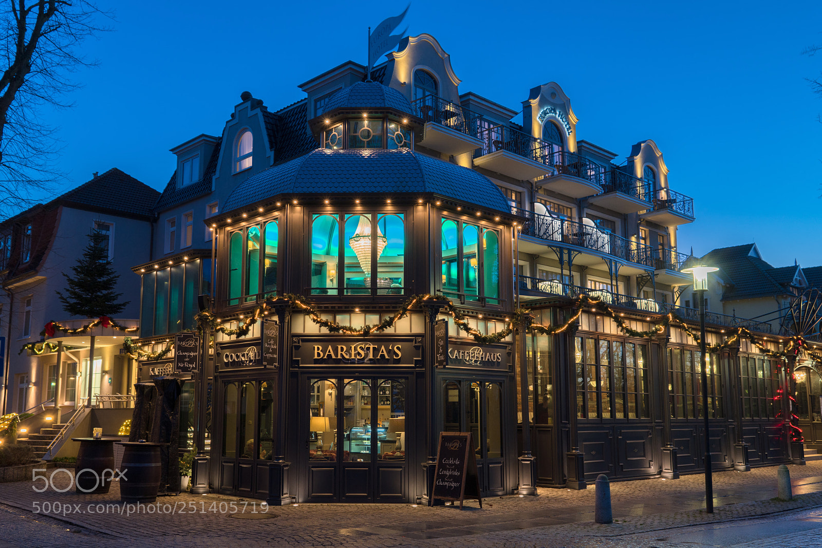 Sony a7R III sample photo. Coffeehouse photography