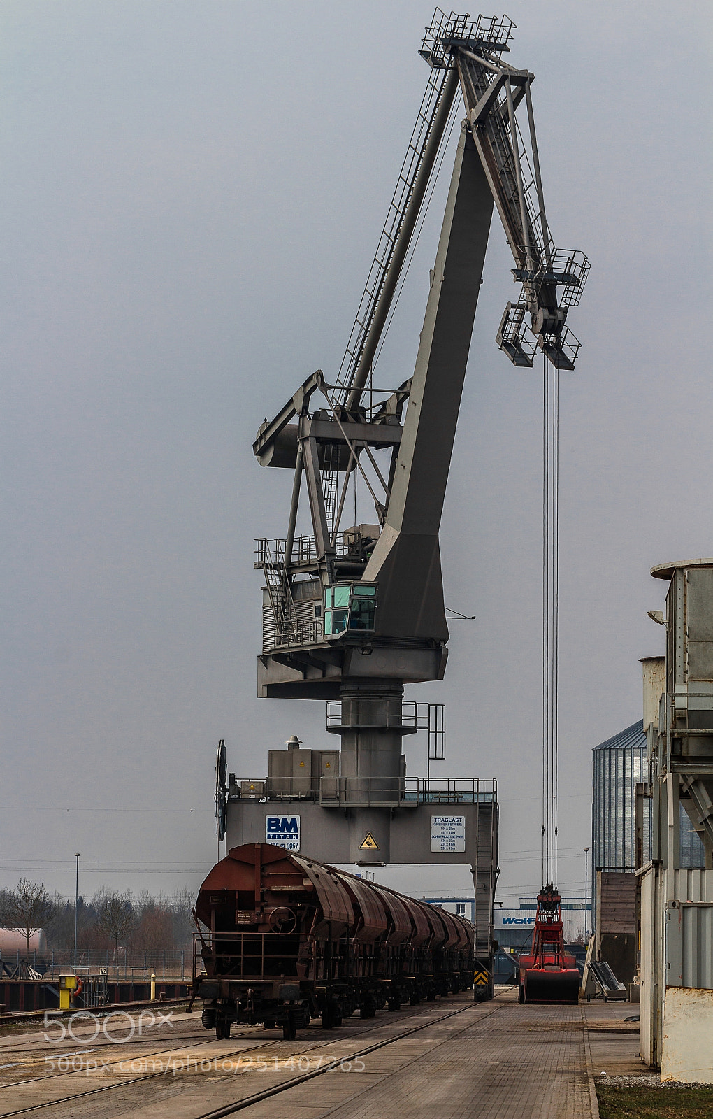 Canon EOS 650D (EOS Rebel T4i / EOS Kiss X6i) sample photo. Kran hafen straubing photography