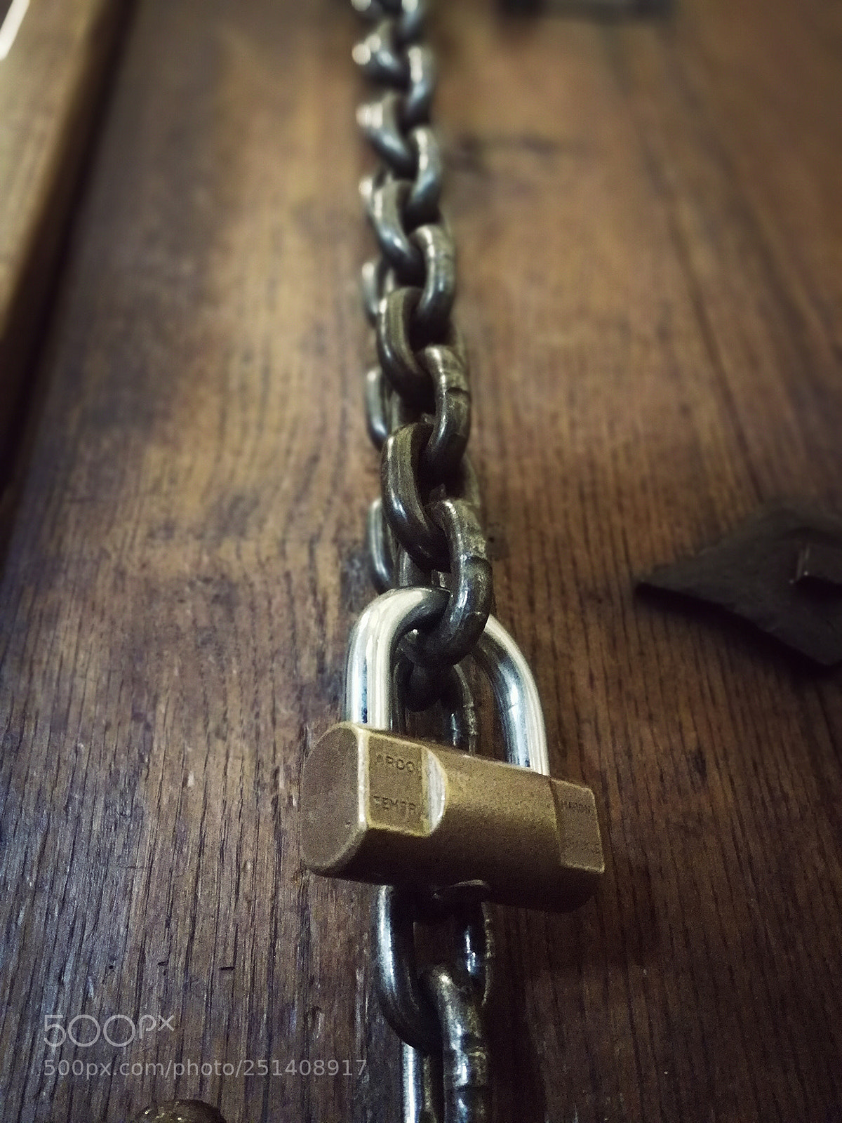 HUAWEI P10 sample photo. Lock photography