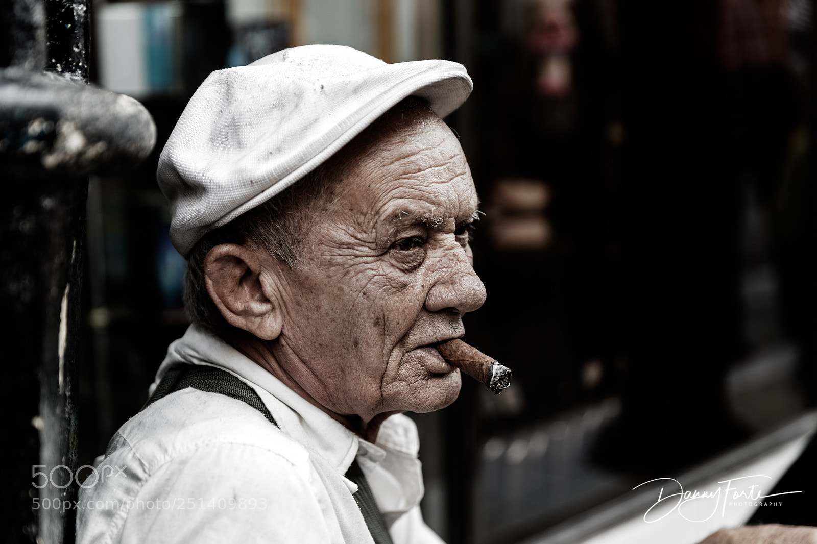Canon EOS-1D X Mark II sample photo. Old cuban man smoking photography