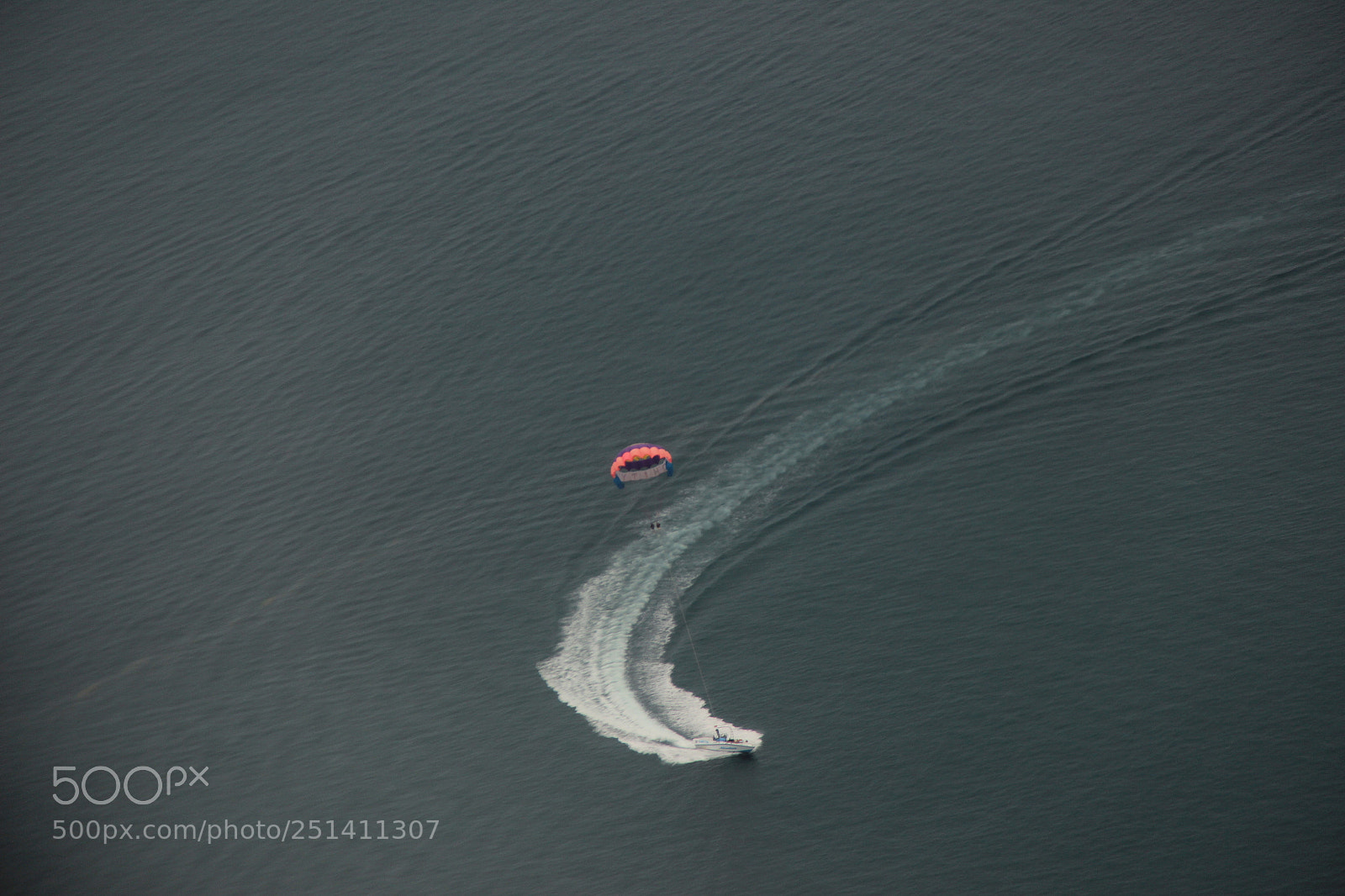 Canon EOS 600D (Rebel EOS T3i / EOS Kiss X5) sample photo. Parasailing photography