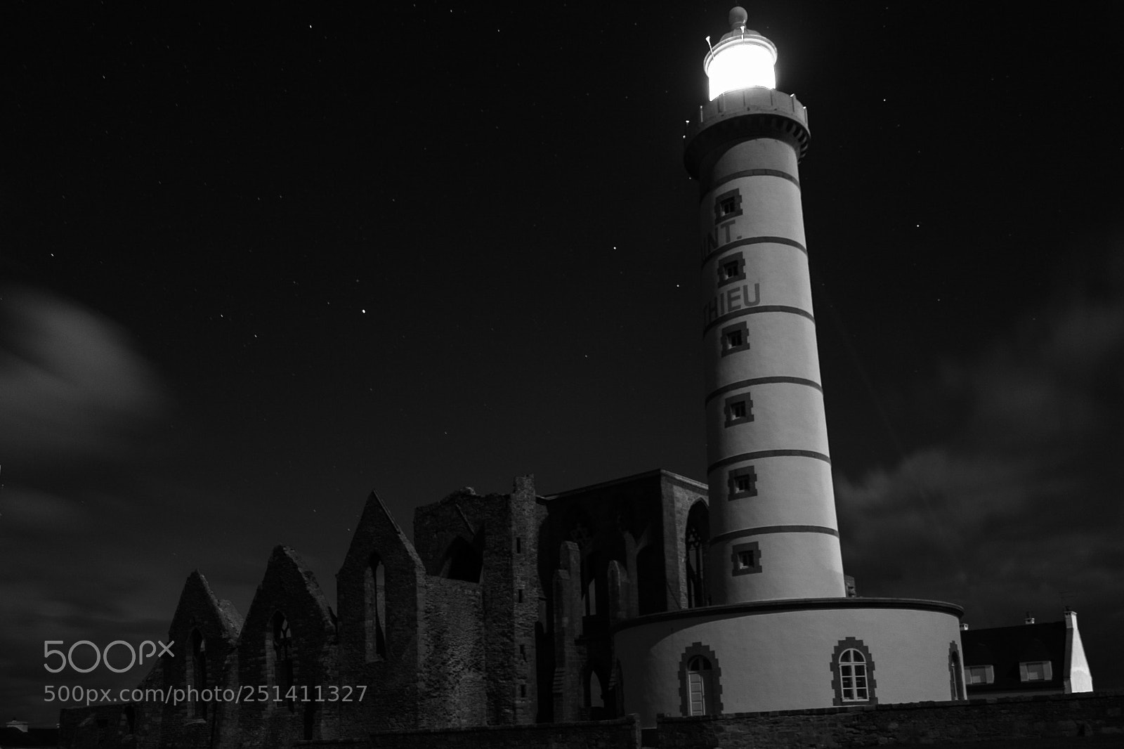 Canon EOS 350D (EOS Digital Rebel XT / EOS Kiss Digital N) sample photo. Phare dans la nuit photography