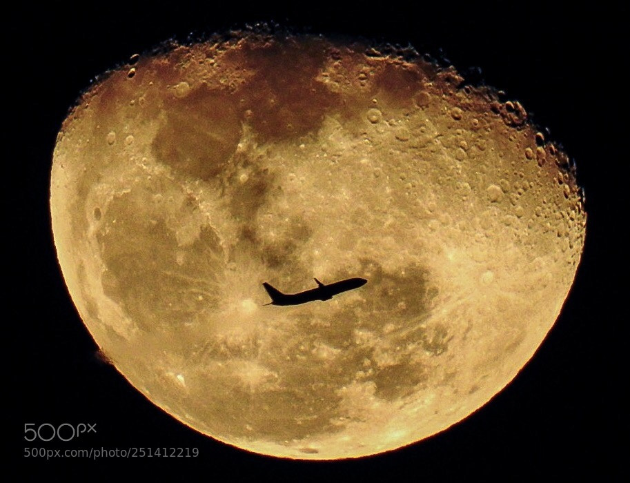 Nikon Coolpix P900 sample photo. With the moon photography