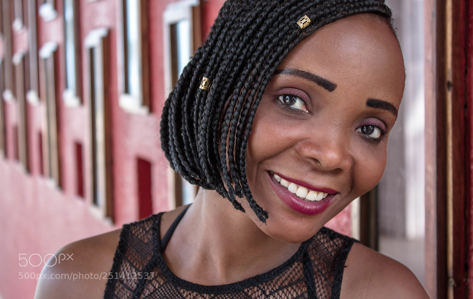 Canon EOS 1300D (EOS Rebel T6 / EOS Kiss X80) sample photo. Jas in the red photography