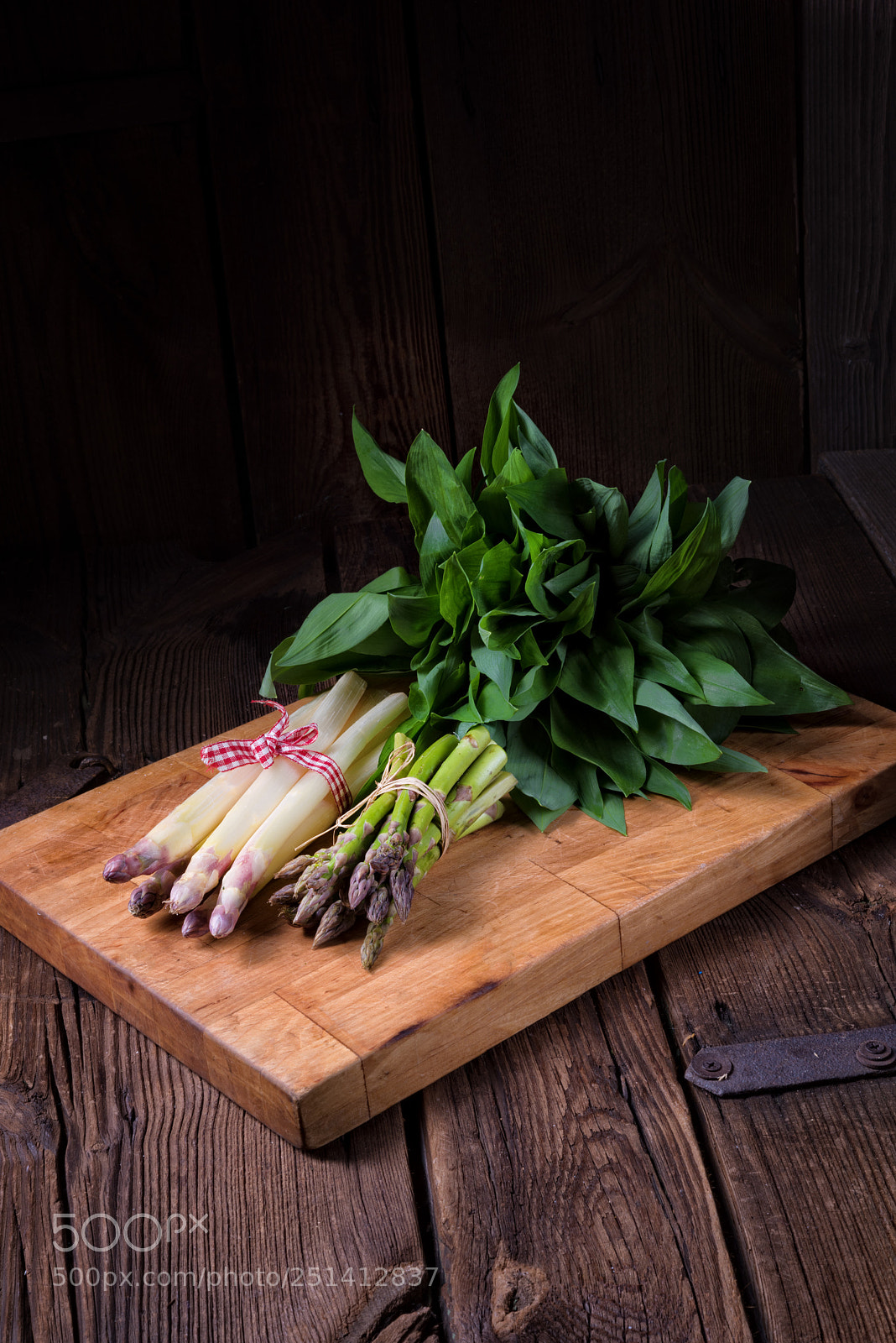 Nikon D810 sample photo. Bear's garlic with white photography