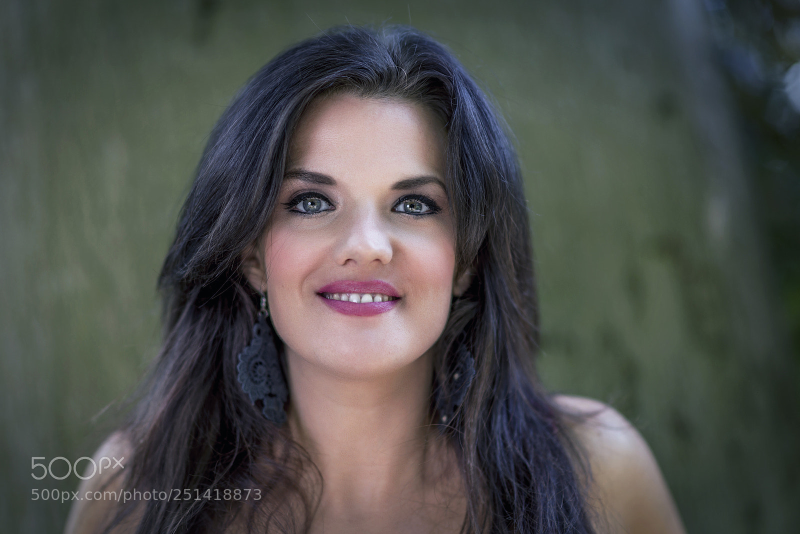 Nikon D610 sample photo. In front of green photography