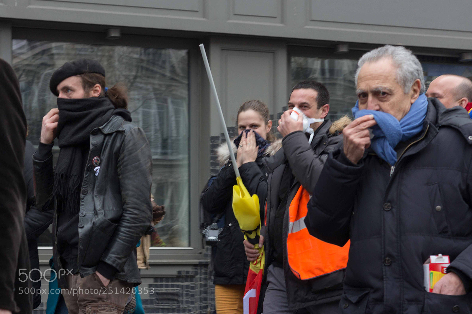 Canon EOS 700D (EOS Rebel T5i / EOS Kiss X7i) sample photo. People covering from the photography