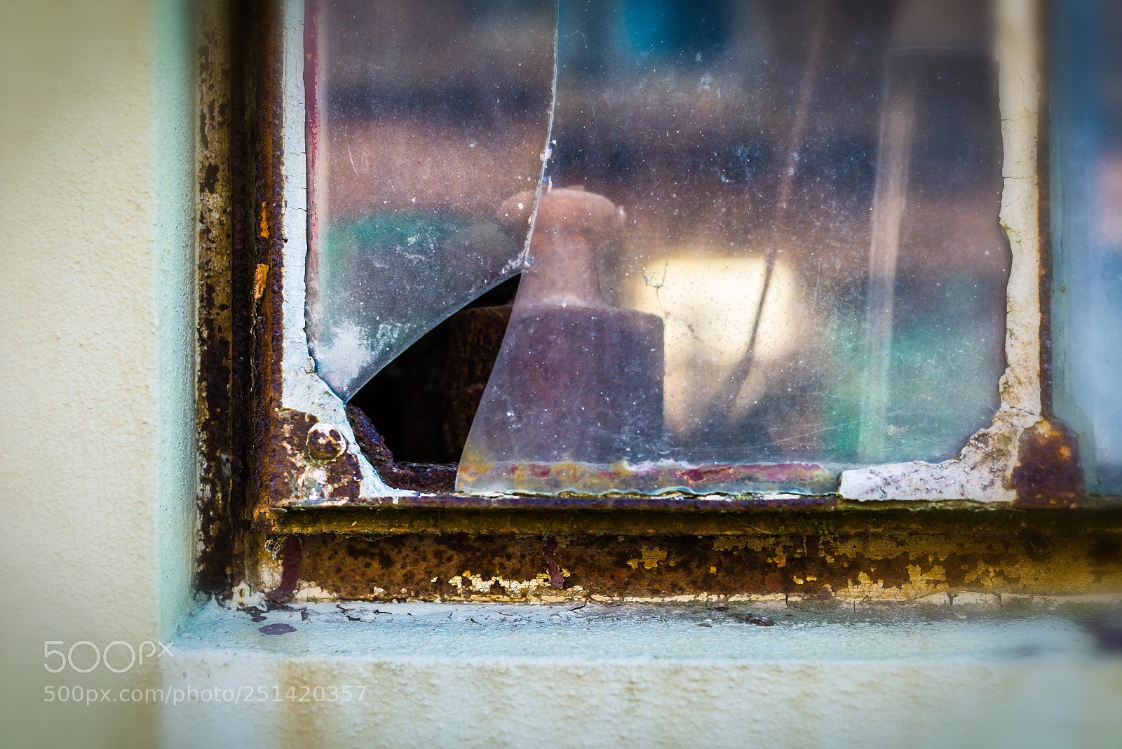 Leica M9 sample photo. Behind the glass photography
