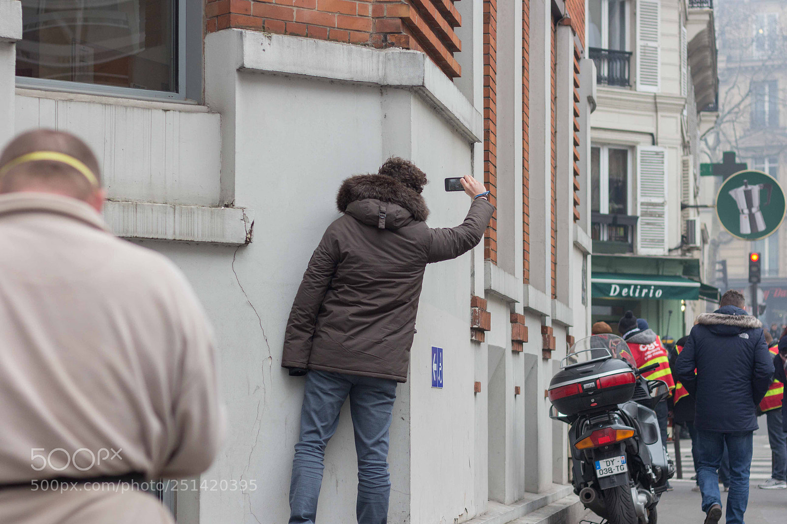 Canon EOS 700D (EOS Rebel T5i / EOS Kiss X7i) sample photo. Man taking pictures of photography