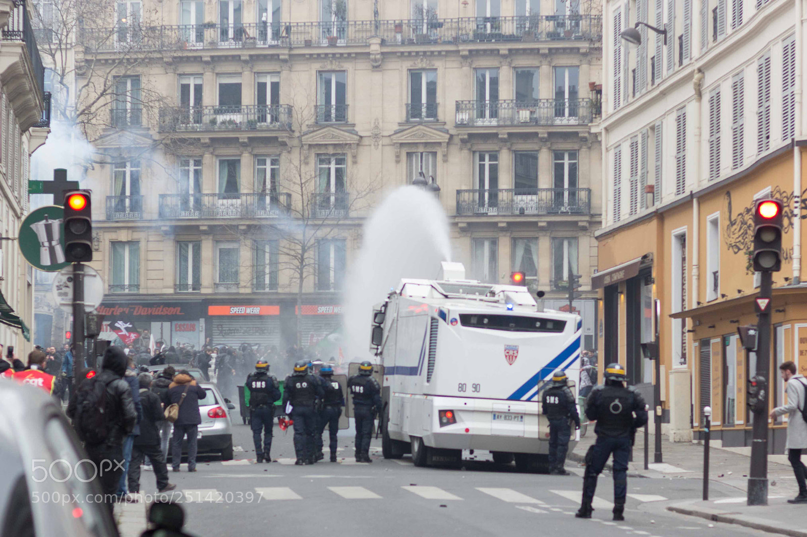 Canon EOS 700D (EOS Rebel T5i / EOS Kiss X7i) sample photo. Police trhowing water to photography