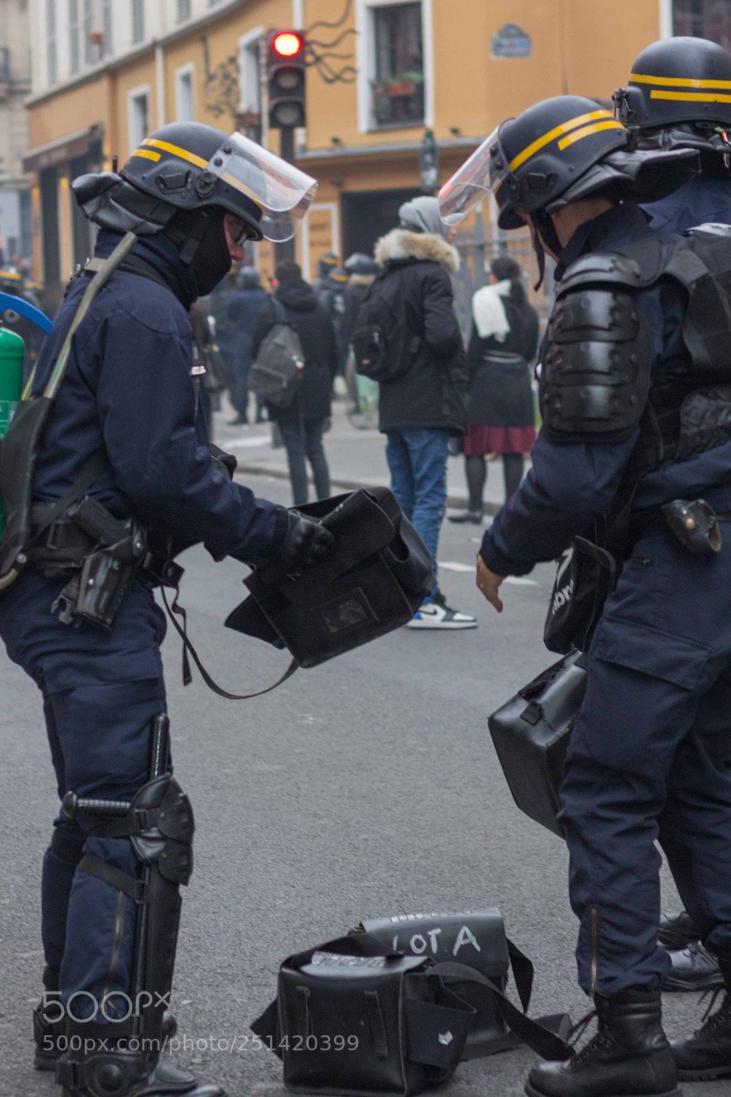 Canon EOS 700D (EOS Rebel T5i / EOS Kiss X7i) sample photo. Police man putting on photography