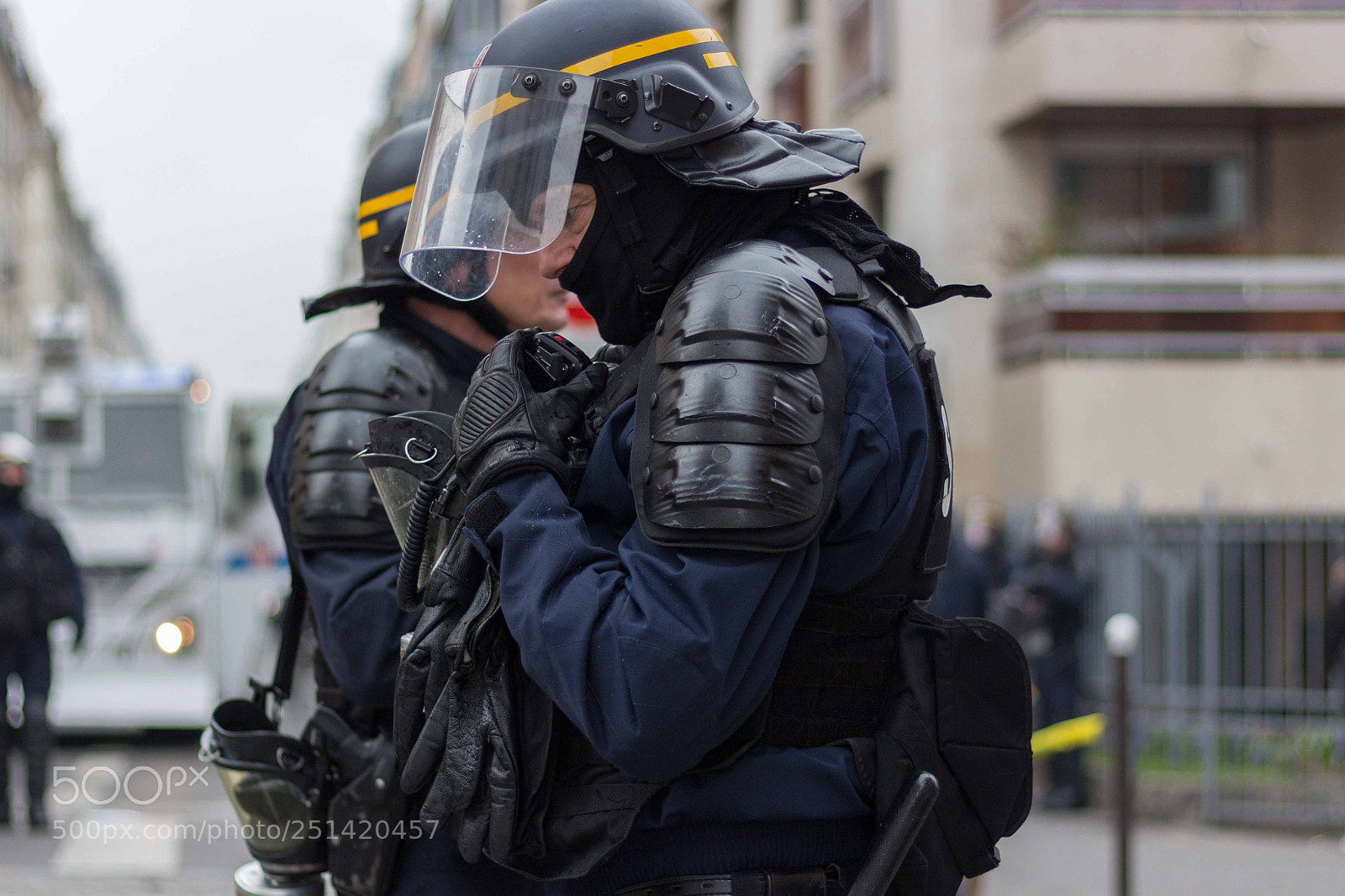 Canon EOS 700D (EOS Rebel T5i / EOS Kiss X7i) sample photo. Police man giving orders photography