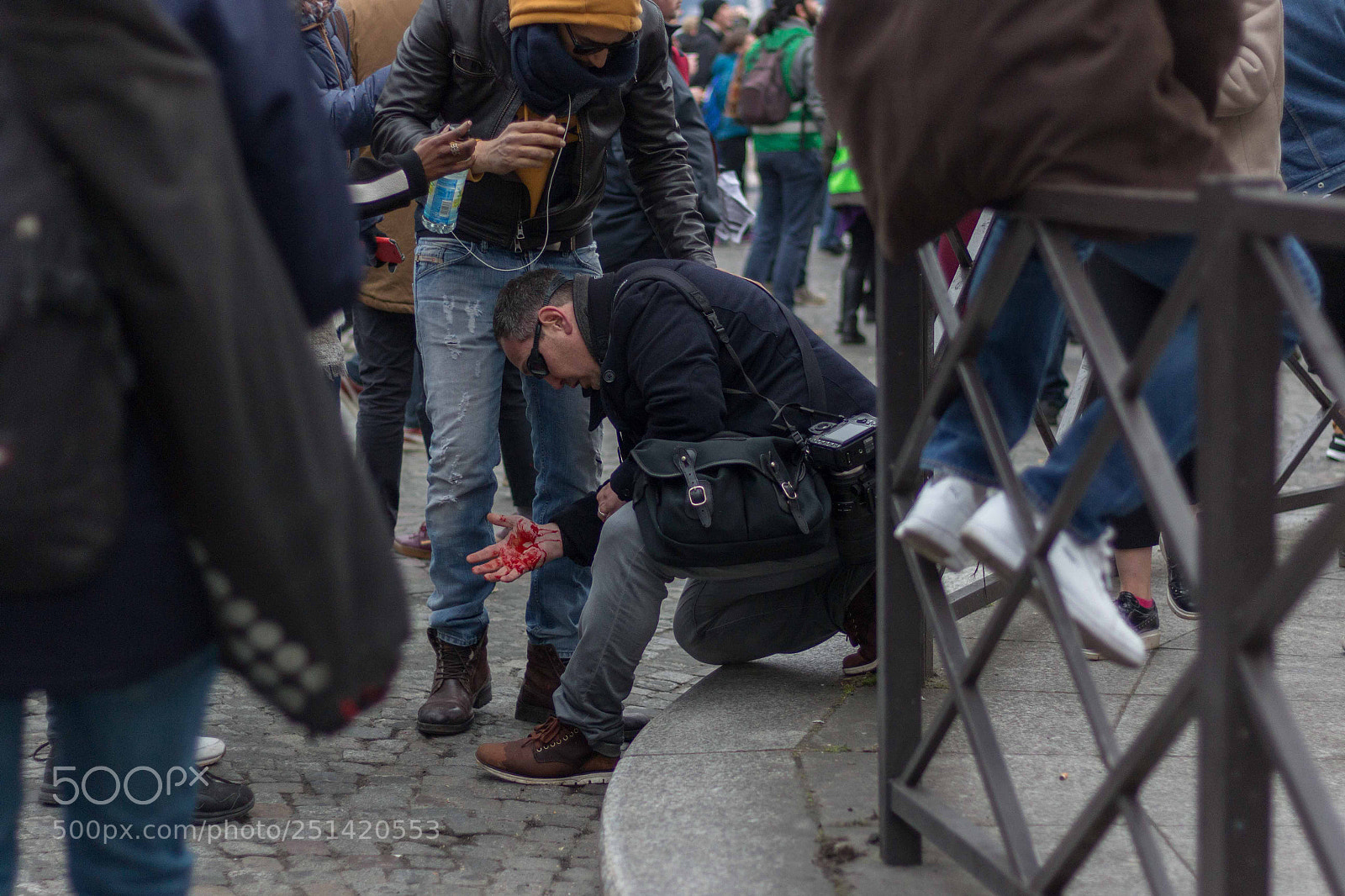 Canon EOS 700D (EOS Rebel T5i / EOS Kiss X7i) sample photo. Photo reporter injured photography