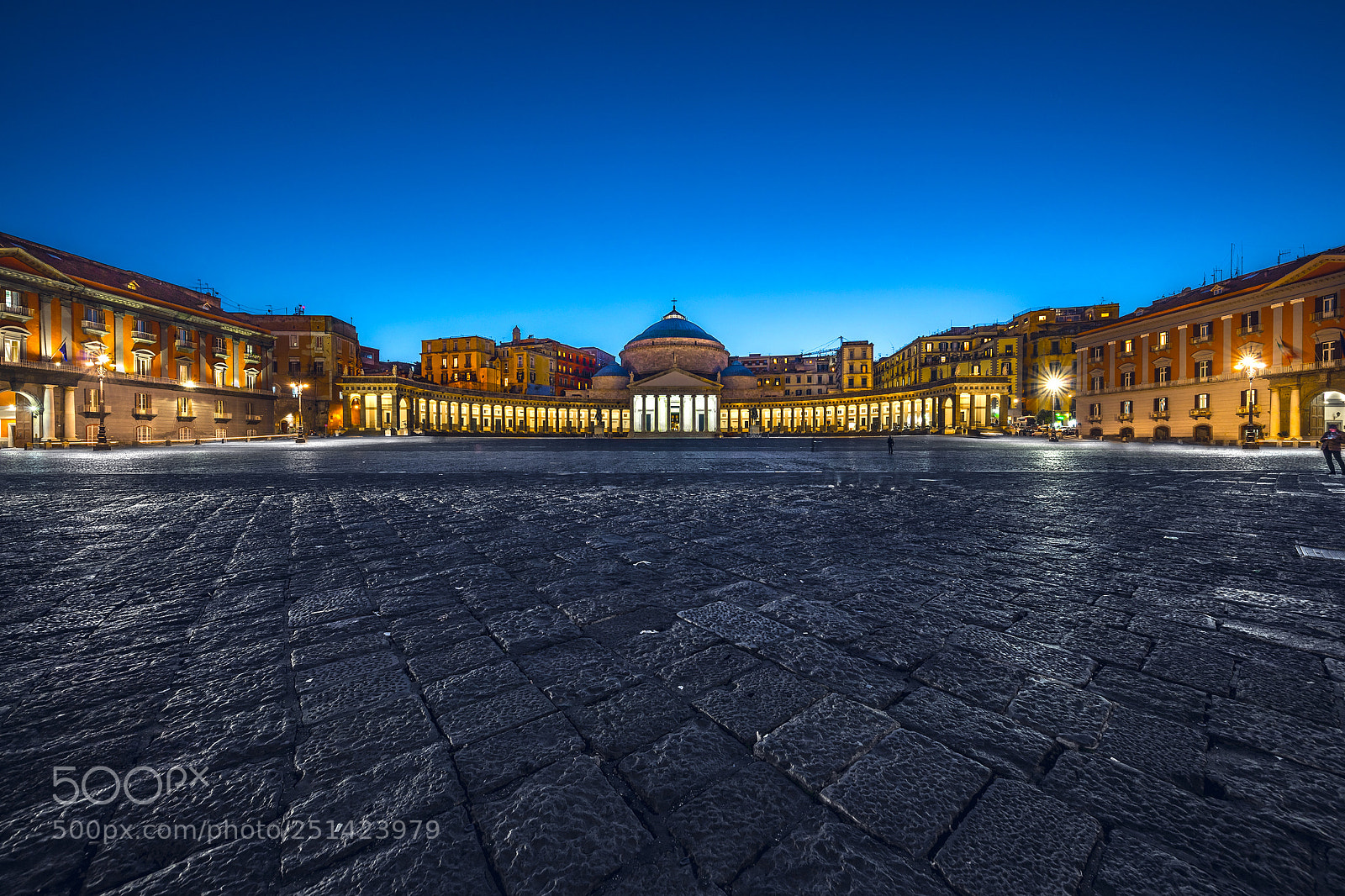 Canon EOS 5D Mark IV sample photo. Plebiscito square at blue photography